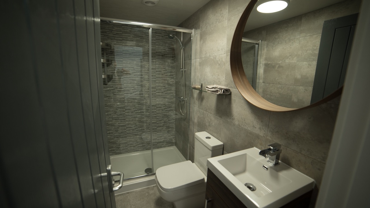 18 Empress-First floor bathroom Large
