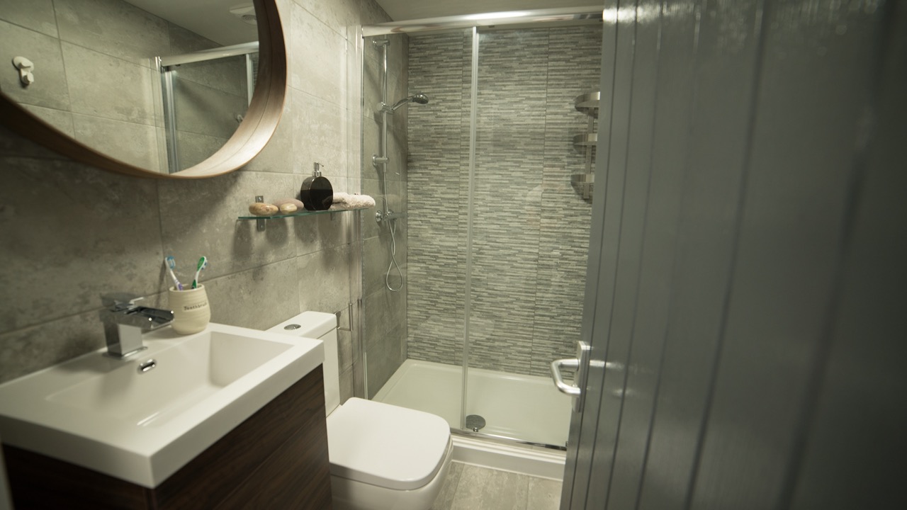 18 Empress-Ground floor bathrom Large