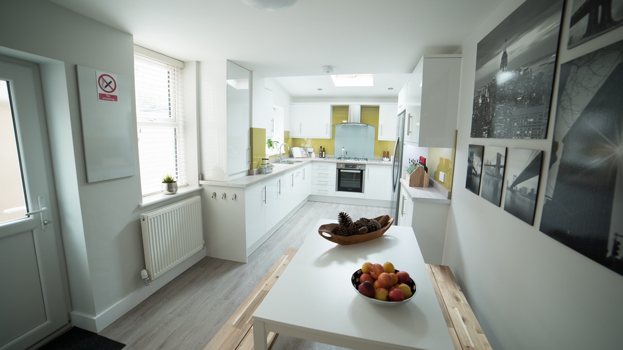 18 Empress-Kitchen diner Large