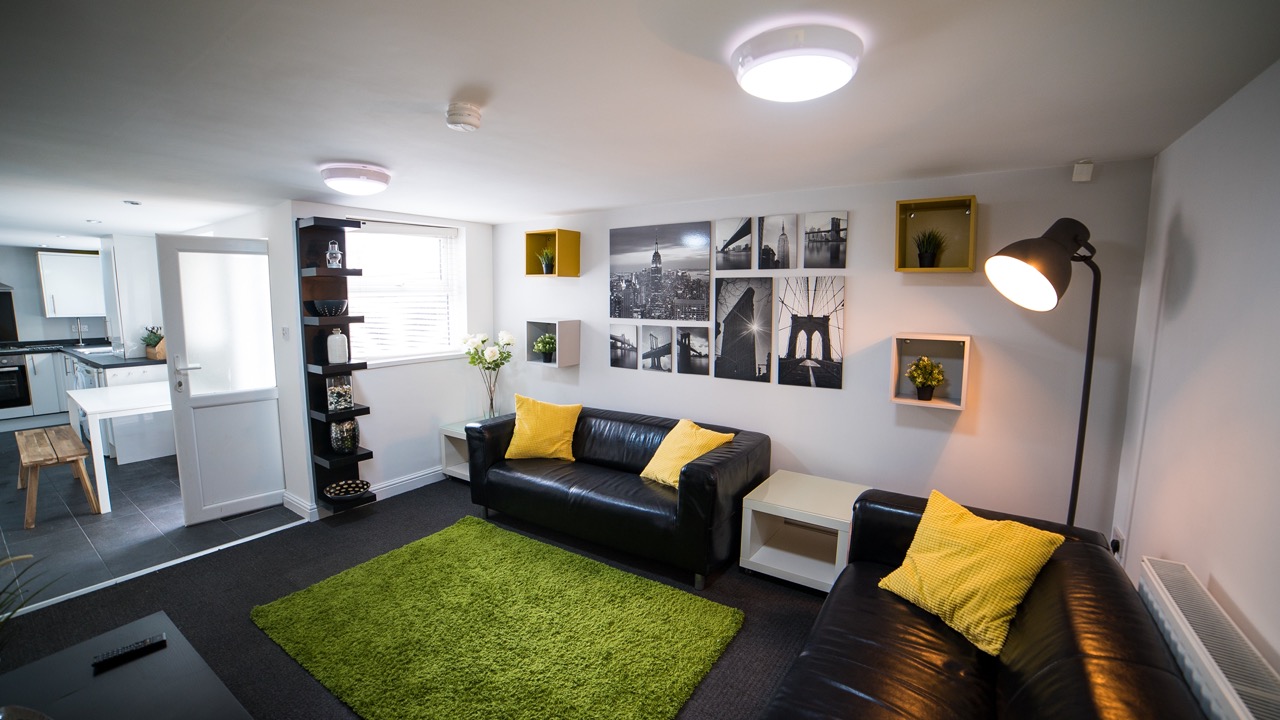 23 Albert Edward-Lounge Large