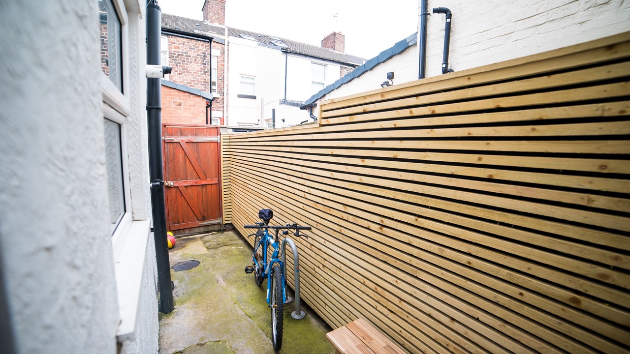 23 Albert Edward-Yard Large