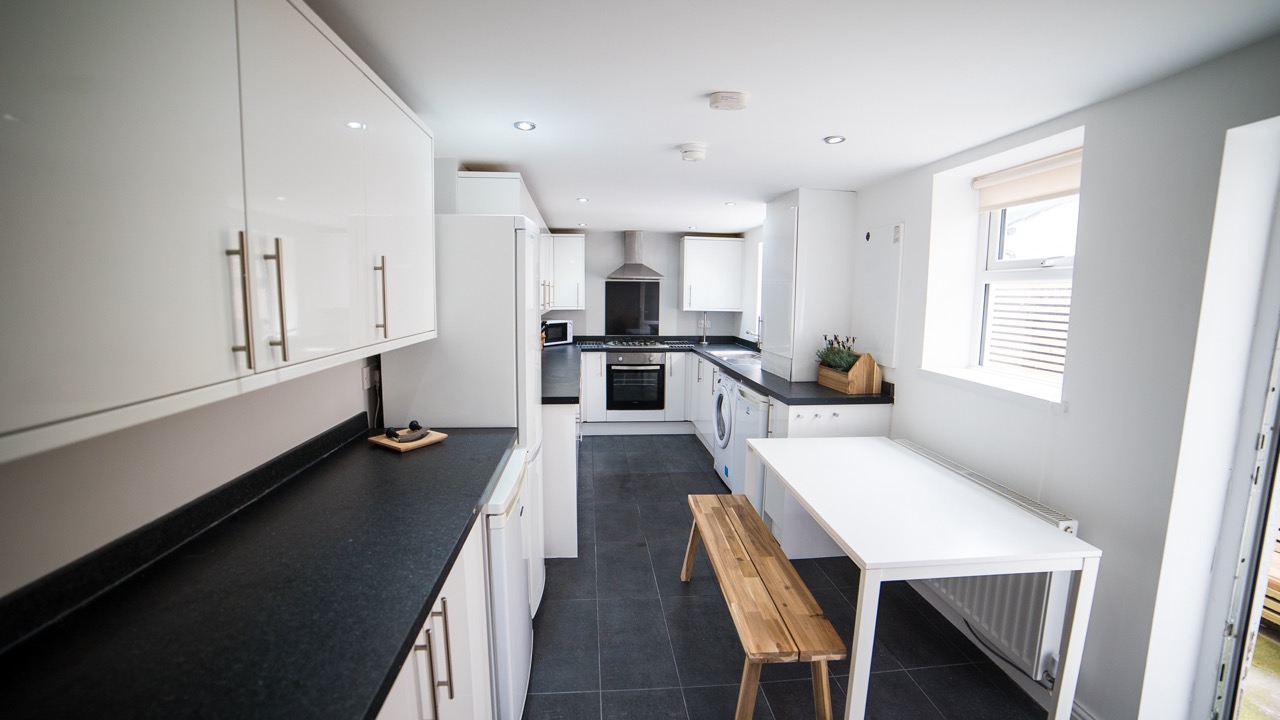 23 Albert Edward-kitchen Large