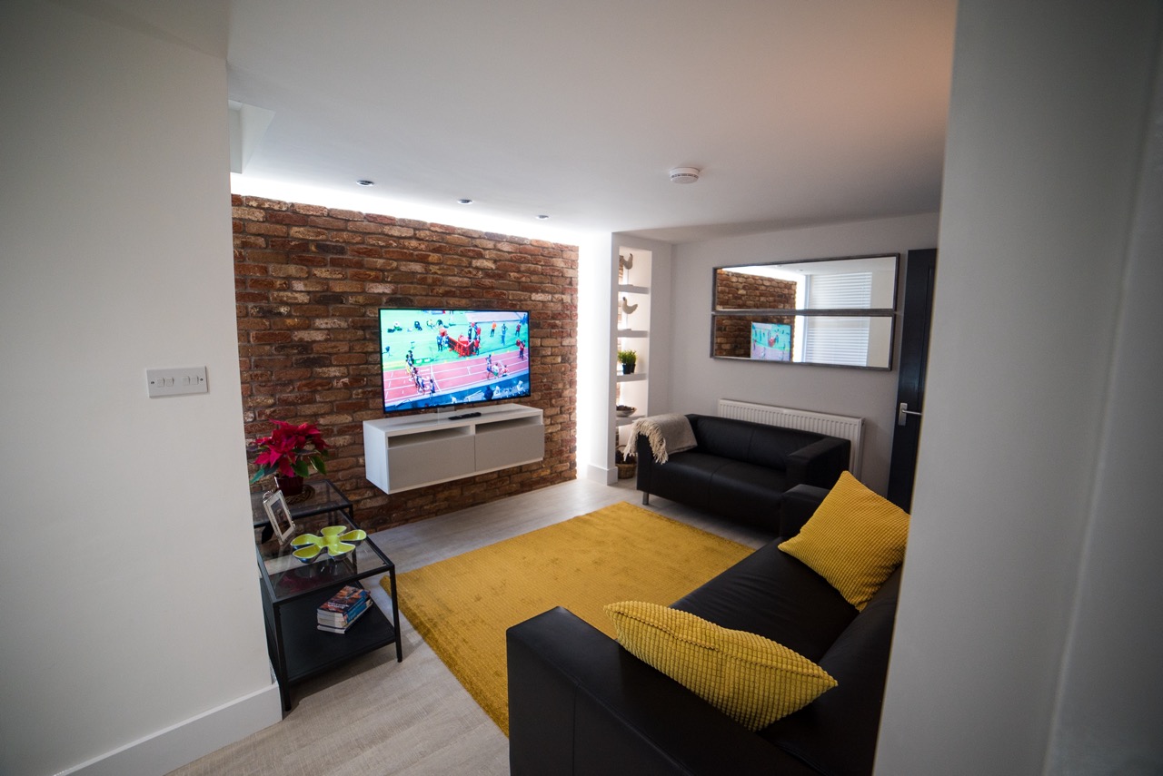 52 Empress-Lounge 1 Large