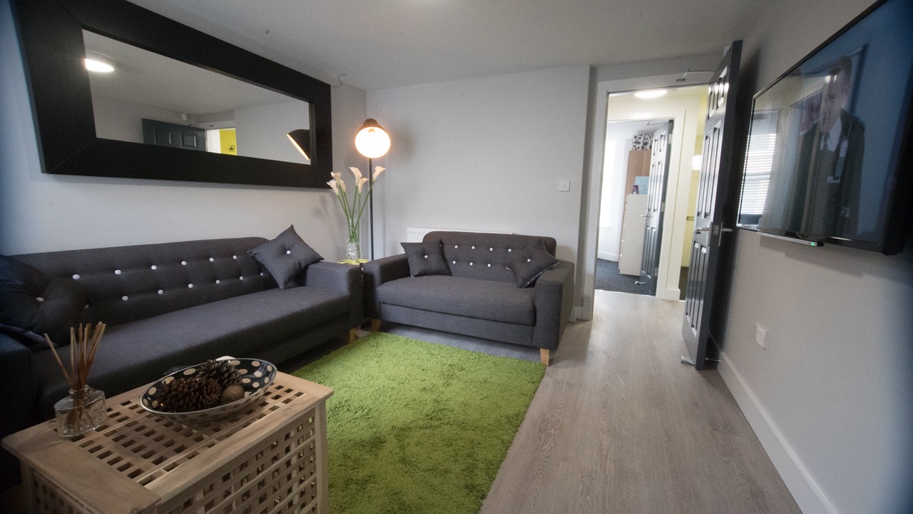 92 Albert Edward Road-Lounge Large