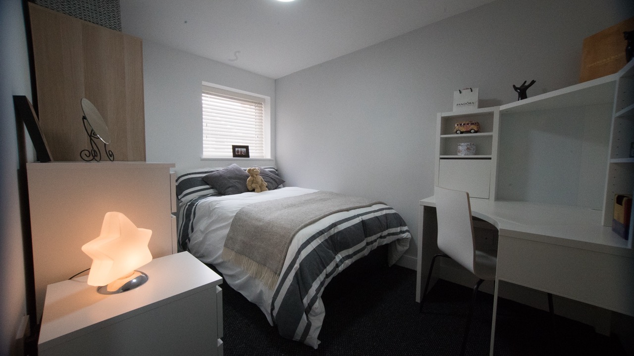 92 Albert Edward Road-Room 3 Large