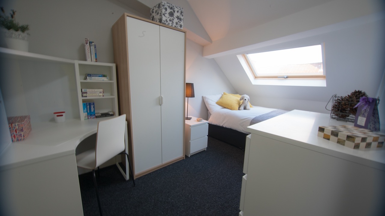 92 Albert Edward Road-Room 6 Large