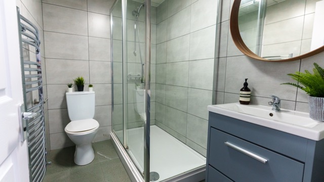 15 Connaught – Mid bath Medium