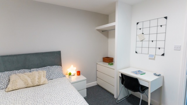 15 Connaught – Room 2 Medium