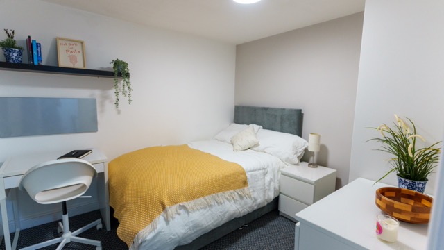 15 Connaught – Room 3 ad Medium